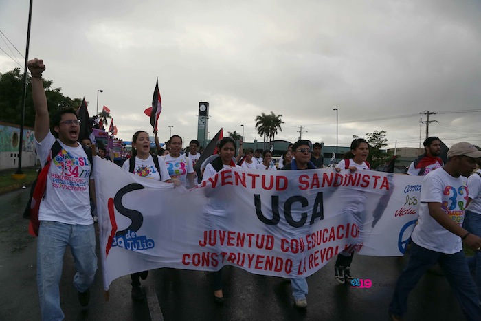 Miles acompañan a Daniel y Rosario en Repliegue 2013