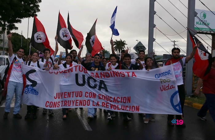 Miles acompañan a Daniel y Rosario en Repliegue 2013