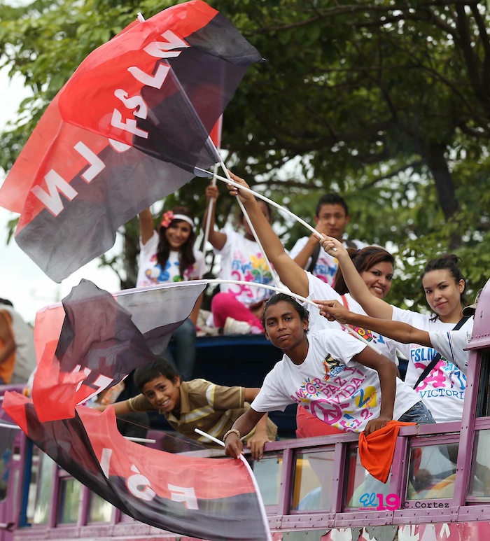 Miles acompañan a Daniel y Rosario en Repliegue 2013