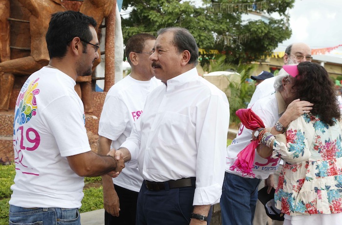 Miles acompañan a Daniel y Rosario en Repliegue 2013