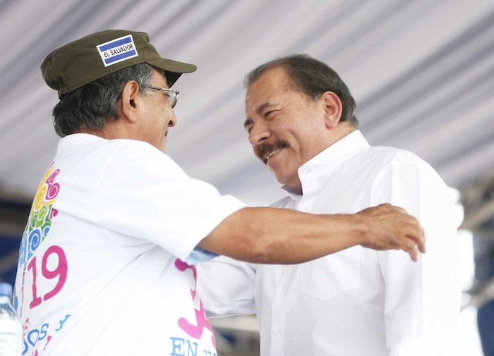 Miles acompañan a Daniel y Rosario en Repliegue 2013