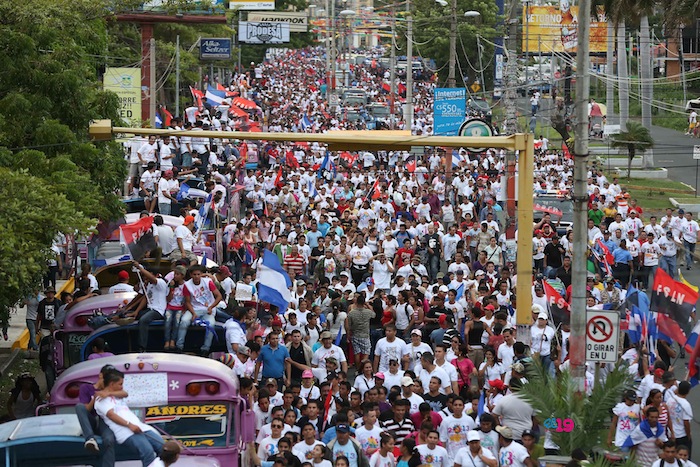 Miles acompañan a Daniel y Rosario en Repliegue 2013