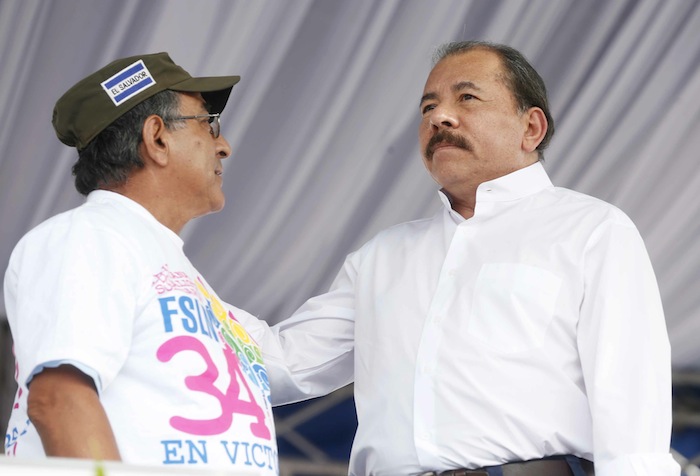 Miles acompañan a Daniel y Rosario en Repliegue 2013