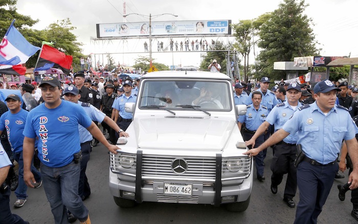 Miles acompañan a Daniel y Rosario en Repliegue 2013
