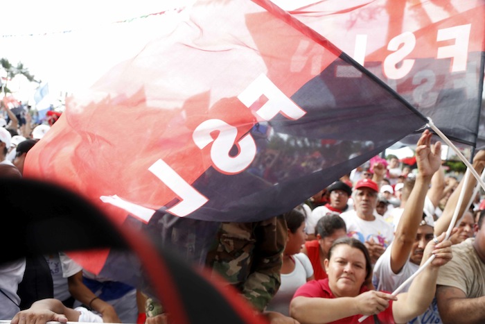 Miles acompañan a Daniel y Rosario en Repliegue 2013