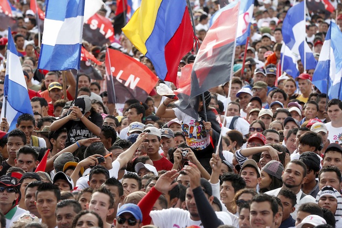 Miles acompañan a Daniel y Rosario en Repliegue 2013