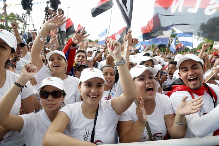 Miles acompañan a Daniel y Rosario en Repliegue 2013