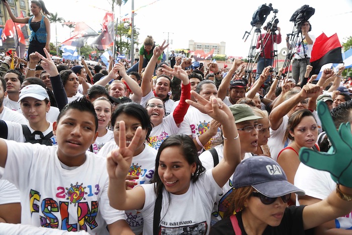 Miles acompañan a Daniel y Rosario en Repliegue 2013