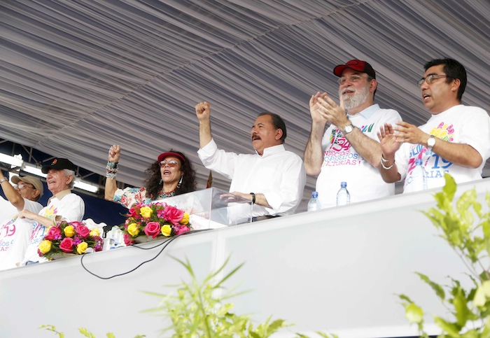 Miles acompañan a Daniel y Rosario en Repliegue 2013