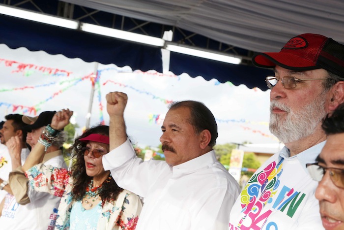 Miles acompañan a Daniel y Rosario en Repliegue 2013