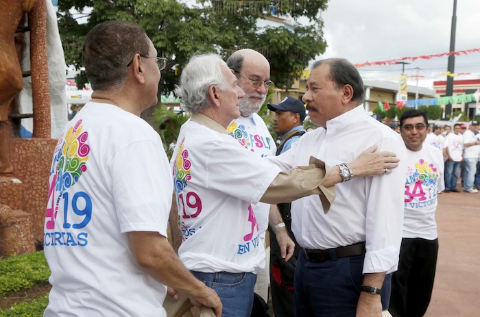 Miles acompañan a Daniel y Rosario en Repliegue 2013