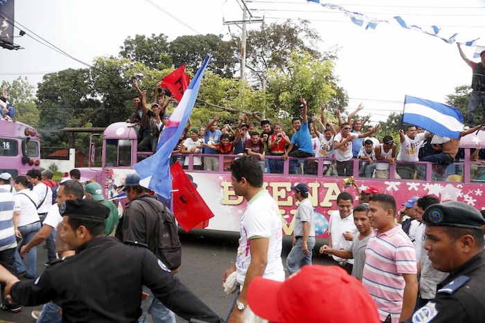 Miles acompañan a Daniel y Rosario en Repliegue 2013