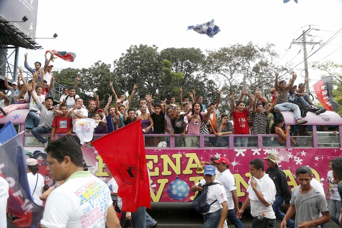 Miles acompañan a Daniel y Rosario en Repliegue 2013