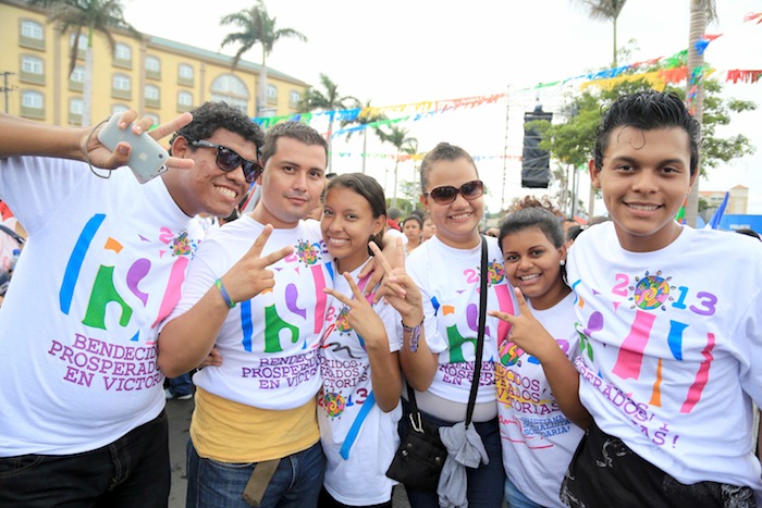 Miles acompañan a Daniel y Rosario en Repliegue 2013