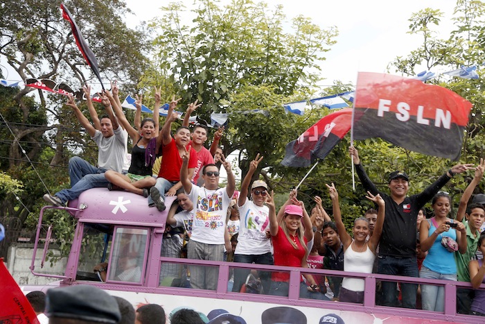 Miles acompañan a Daniel y Rosario en Repliegue 2013