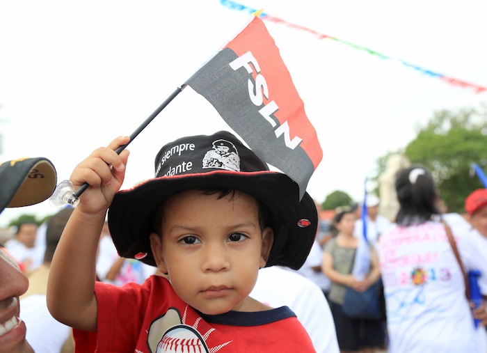 Miles acompañan a Daniel y Rosario en Repliegue 2013