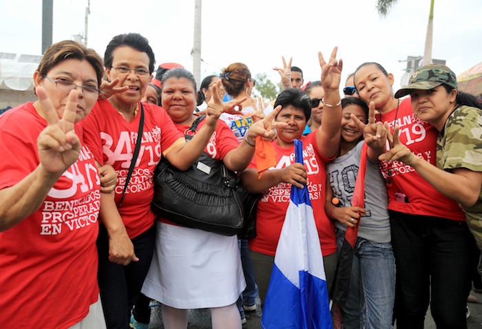 Miles acompañan a Daniel y Rosario en Repliegue 2013