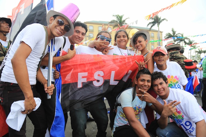 Miles acompañan a Daniel y Rosario en Repliegue 2013