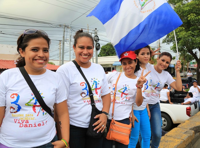 Miles acompañan a Daniel y Rosario en Repliegue 2013