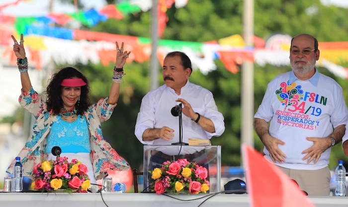 Miles acompañan a Daniel y Rosario en Repliegue 2013