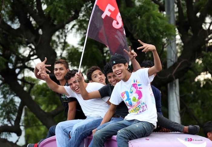 Miles acompañan a Daniel y Rosario en Repliegue 2013