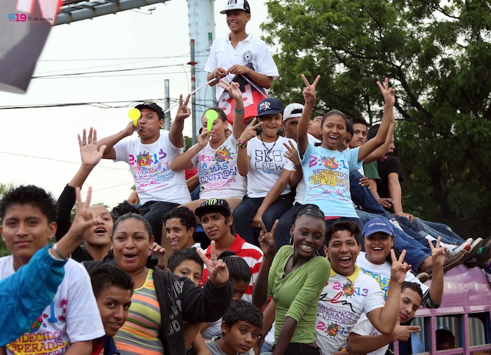 Miles acompañan a Daniel y Rosario en Repliegue 2013