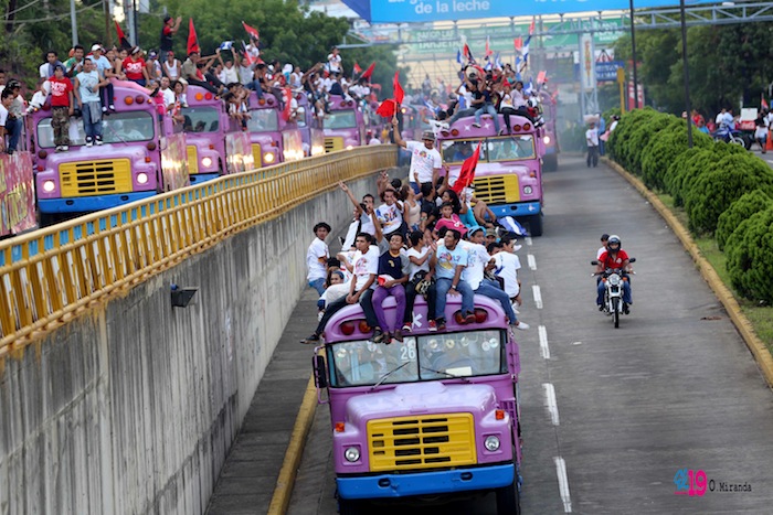 Miles acompañan a Daniel y Rosario en Repliegue 2013