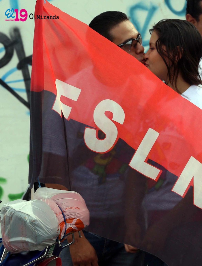 Miles acompañan a Daniel y Rosario en Repliegue 2013