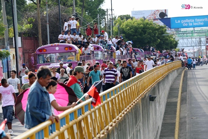 Miles acompañan a Daniel y Rosario en Repliegue 2013
