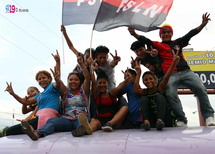 Miles acompañan a Daniel y Rosario en Repliegue 2013