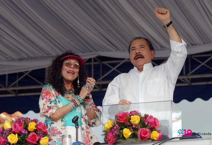 Miles acompañan a Daniel y Rosario en Repliegue 2013