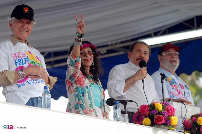 Miles acompañan a Daniel y Rosario en Repliegue 2013