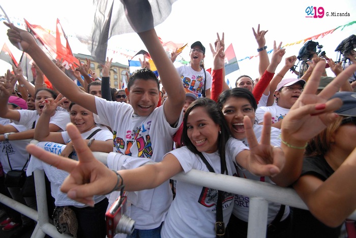 Miles acompañan a Daniel y Rosario en Repliegue 2013