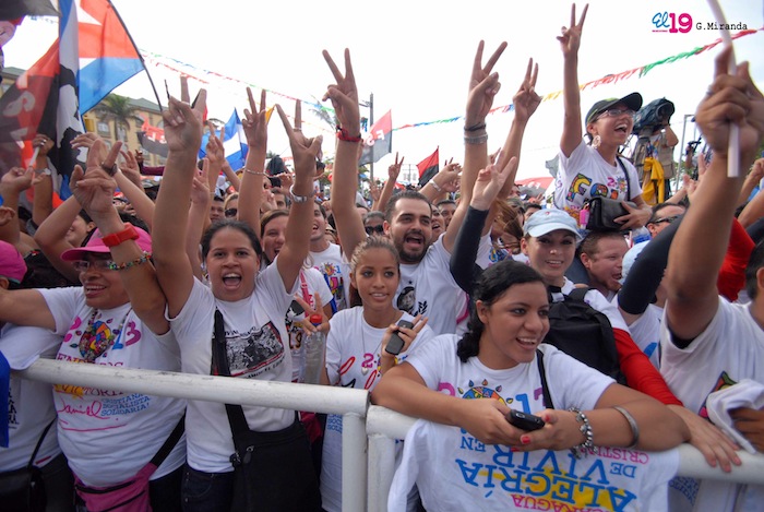 Miles acompañan a Daniel y Rosario en Repliegue 2013