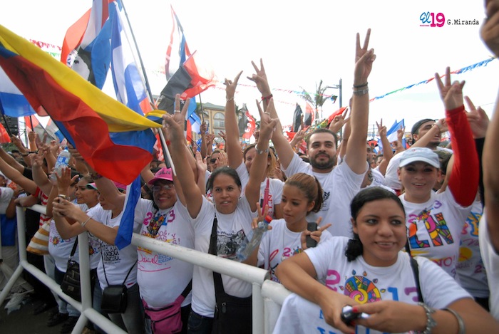 Miles acompañan a Daniel y Rosario en Repliegue 2013