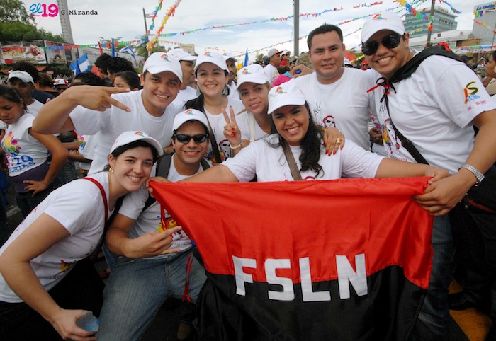 Miles acompañan a Daniel y Rosario en Repliegue 2013