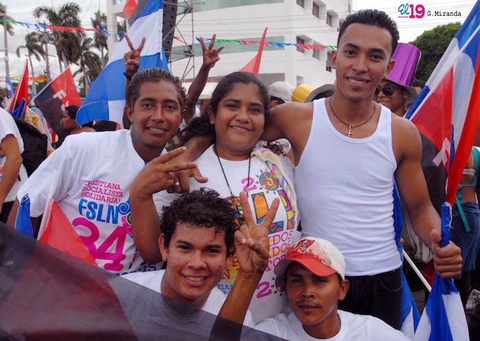 Miles acompañan a Daniel y Rosario en Repliegue 2013