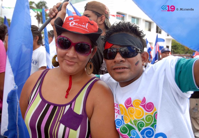 Miles acompañan a Daniel y Rosario en Repliegue 2013