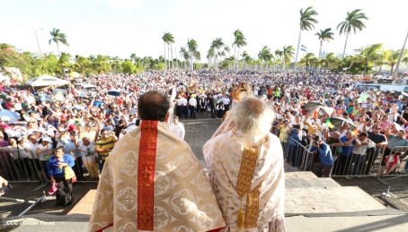 Un mar de católicos participan en primera misa del 2016