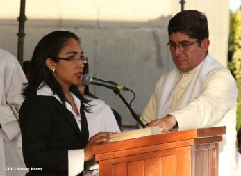Un mar de católicos participan en primera misa del 2016
