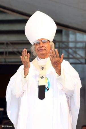 Un mar de católicos participan en primera misa del 2016