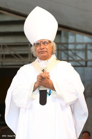 Un mar de católicos participan en primera misa del 2016