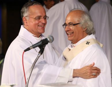 Un mar de católicos participan en primera misa del 2016