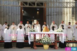 Un mar de católicos participan en primera misa del 2016