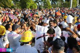 Un mar de católicos participan en primera misa del 2016