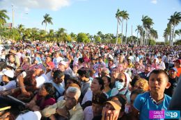 Un mar de católicos participan en primera misa del 2016