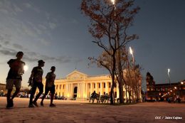 Inauguran Plaza 22 de Agosto en Managua
