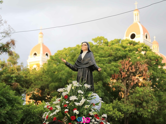 Granadinos festejan a Beata Sor María Romero