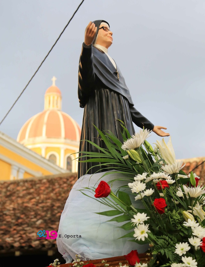 Granadinos festejan a Beata Sor María Romero