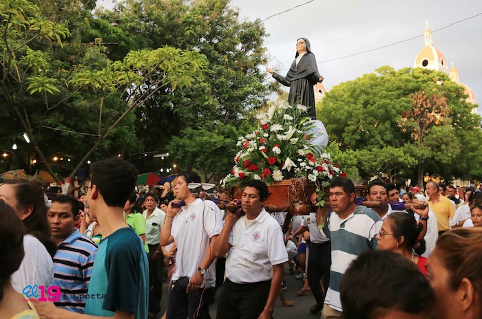 Granadinos festejan a Beata Sor María Romero